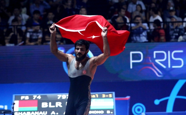 Minderde tarihi başarı